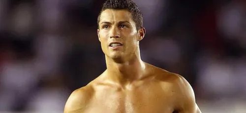 Cristiano Ronaldo révèle le secret de sa musculature de rêve !!