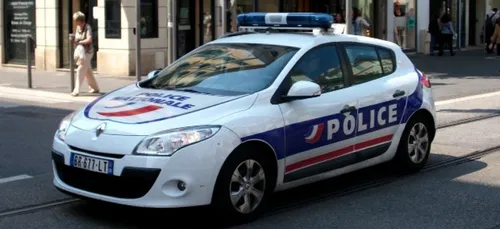 Il tombe de trois étages en voulant cracher sur la police !