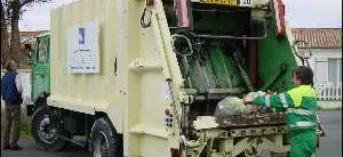 Un bébé abandonné dans une poubelle ! (vidéo)