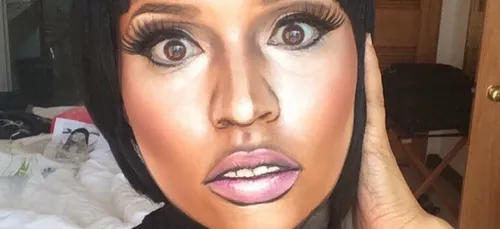 Incroyable : Cette jeune  maquilleuse peut se transformer en Obama,...