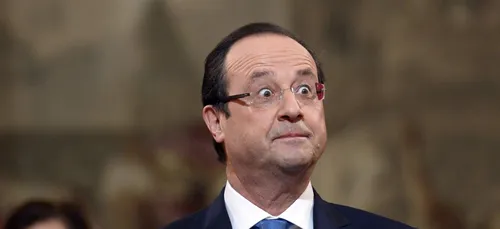 Hollande grillé en flagrant délit en train de mater !