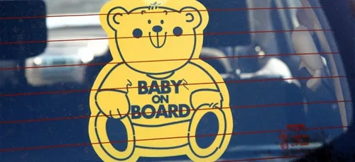 Ils laissent leur bébé dans la voiture et partent faire du shopping...