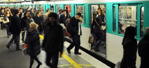 Le SDF qui a distribué son CV dans le métro a trouvé du boulot !