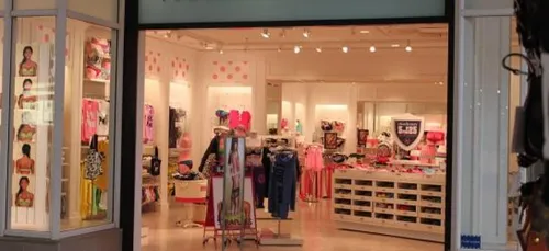 Choc: Elle fait du shopping avec son bébé mort dans son sac à main