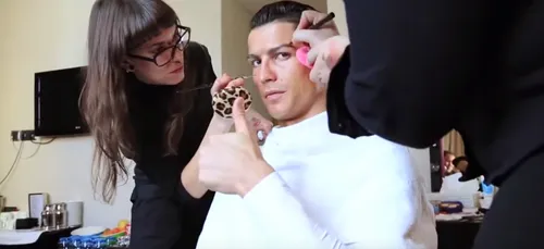 Cristiano Ronaldo se déguise en SDF, pour le plus grand plaisir...