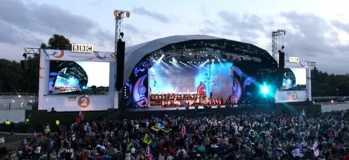 Un couple se fait plaisir en plein concert à Hyde Park...