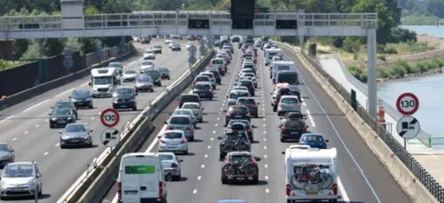 Il abandonne sa femme et ses enfants sur la route du retour des...