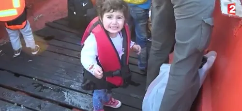 Video : Un journaliste embarque et filme la traversée des réfugiés