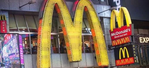 Le temps d'attente au McDrive est trop long, elle lui fait une...