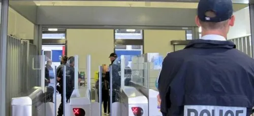 Il prend le métro avec 500 g de cocaïne sur lui sans titre de...