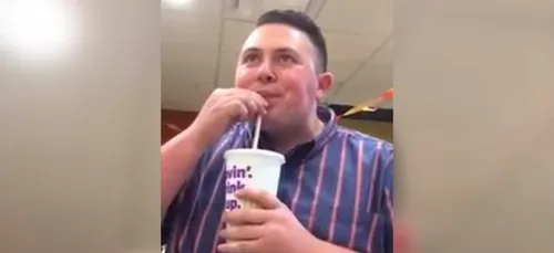 Ce mec balance un Beatbox incroyable avec sa paille ! (vidéo)