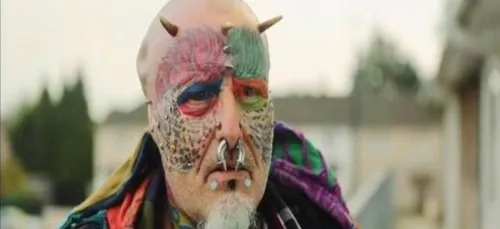 L'homme qui voulait être un perroquet ! (vidéo)