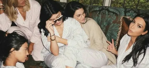 Kim Kardashian organise "une soirée pyjama" ! (Photos)