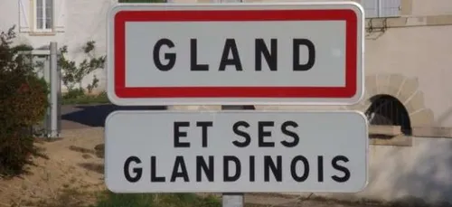 Les noms de patelins complètement loufoques ! (photos)