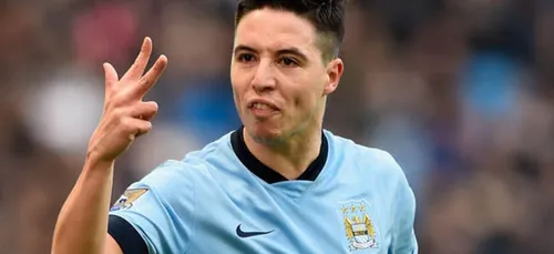 Samir Nasri fait encore péter une coupe de cheveux ... étrange !!...