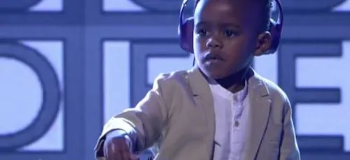 UN BEBE DE 3 ANS GAGNE LA  NOUVELLE STAR EN AFRIQUE DU SUD (VIDEO)