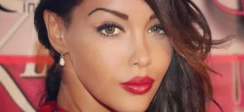 Nabilla en princesse Disney sexy ! (photos)