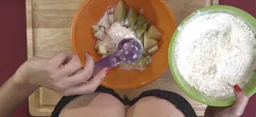 Sexy : faire un bon repas pour Thanksgiving selon Playboy (vidéo)