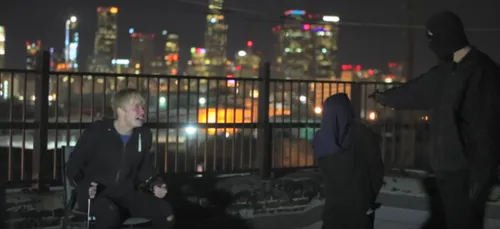 La blague du jour : il simule son enlèvement et sa mort devant son...