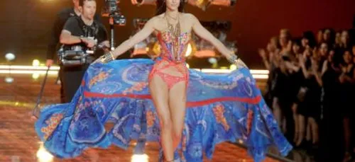 Kendall Jenner : Toute nue sur un cheval ! (photos)