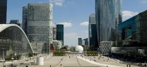 L'autre facette du quartier La Défense : des SDF et une misère bien...