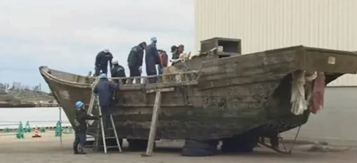 Des dizaines de bateaux fantômes débarquent sur les côtes du Japon...