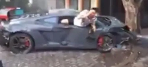 En perdant le contrôle de sa Lamborghini, il fauche 3 piétons et...