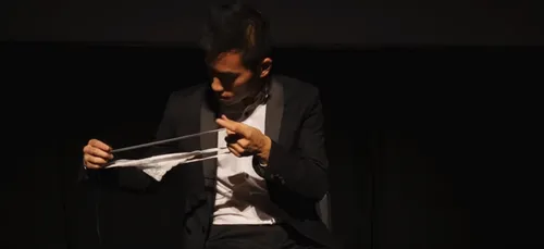 Fantasme: il fait de la musique avec un string... (vidéo)