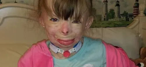 L'histoire émouvante de cette petite fille, seule survivante d'un...