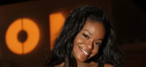 Azealia Banks a mordu le sein d'une vigile !
