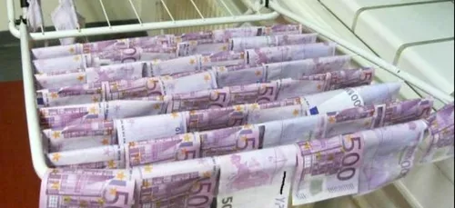 Deux jeunes hommes trouvent 100 000 euros dans le Danube