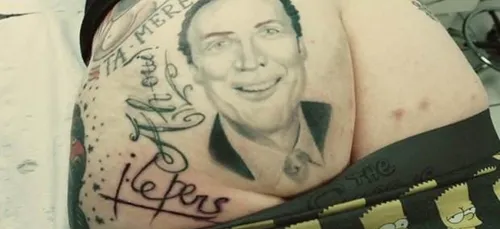 Un fan se fait tatouer le visage de Julien Lepers sur les fesses !...