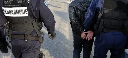 Un mari cocu organise la pire des vengeances de l'amant de sa femme...