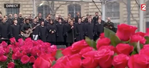 Vidéo:  Johnny Hallyday chante "Un dimanche de janvier" en hommage...