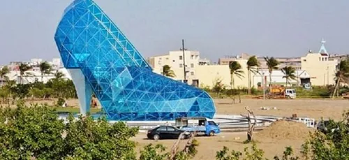Une église en forme de chaussure à talon pour la gente féminine...