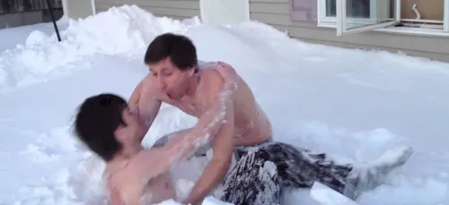 SnowChallenge :  Le nouveau  défi débile des internautes !! (Vidéo)