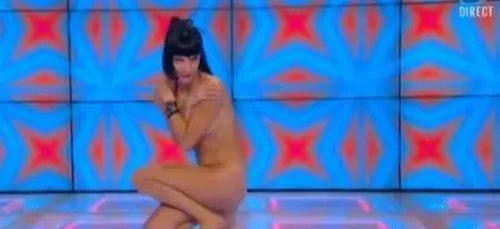 Touche pas à mon Prime : Erika Moulet danse nue pour Bertrand...