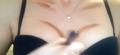 Maquillage : Comment obtenir de plus gros seins en faisant un...