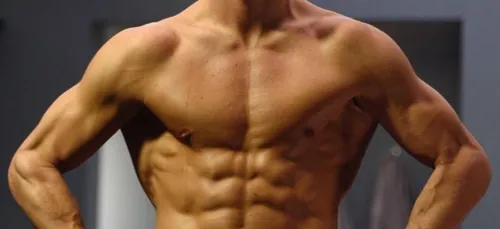 Cristiano Ronaldo se déshabille et fait un striptease pour l'amour...