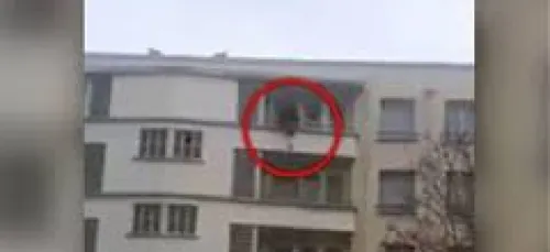 Vidéo: Un enfant de 3 ans suspendu dans le vide, au 4ème étage,...