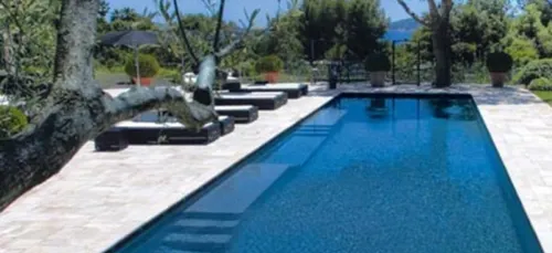 Les Japonais ont inventé la piscine qui ne mouille pas...(Vidéo)