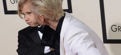 Justin Bieber venu avec son petit frère Jaxon fait sensation aux...