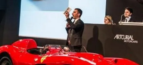 Une Ferrari de collection vendue à 32 millions d'euros (vidéo)