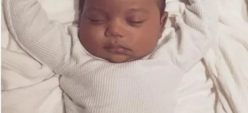 Voilà enfin une photo de Saint West, le petit dernier de la famille...