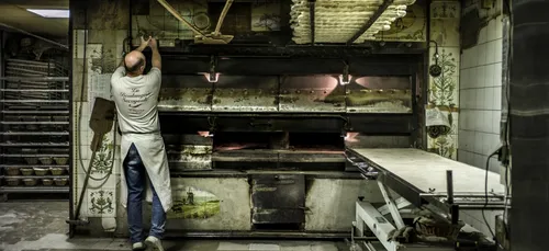 Un SDF le sauve, il lui donne sa boulangerie !!
