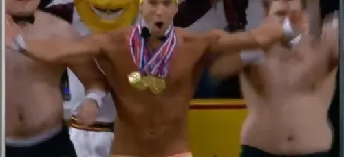 Insolite : Le champion Michaël Phelps aux 18 Médailles Olympiques...