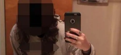 Elle balance un selfie à ses parents sans faire attention à un...