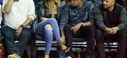 Jay Z dabbe pendant un match de basket ! (vidéo)