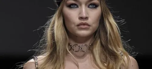 Gigi Hadid : sa robe lui joue un sale tour en plein défilé pour...