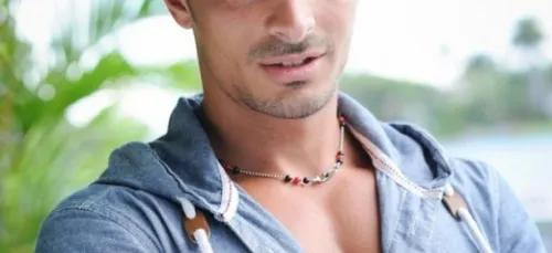 Julien des marseillais a une nouvelle petite amie ! (Photos)